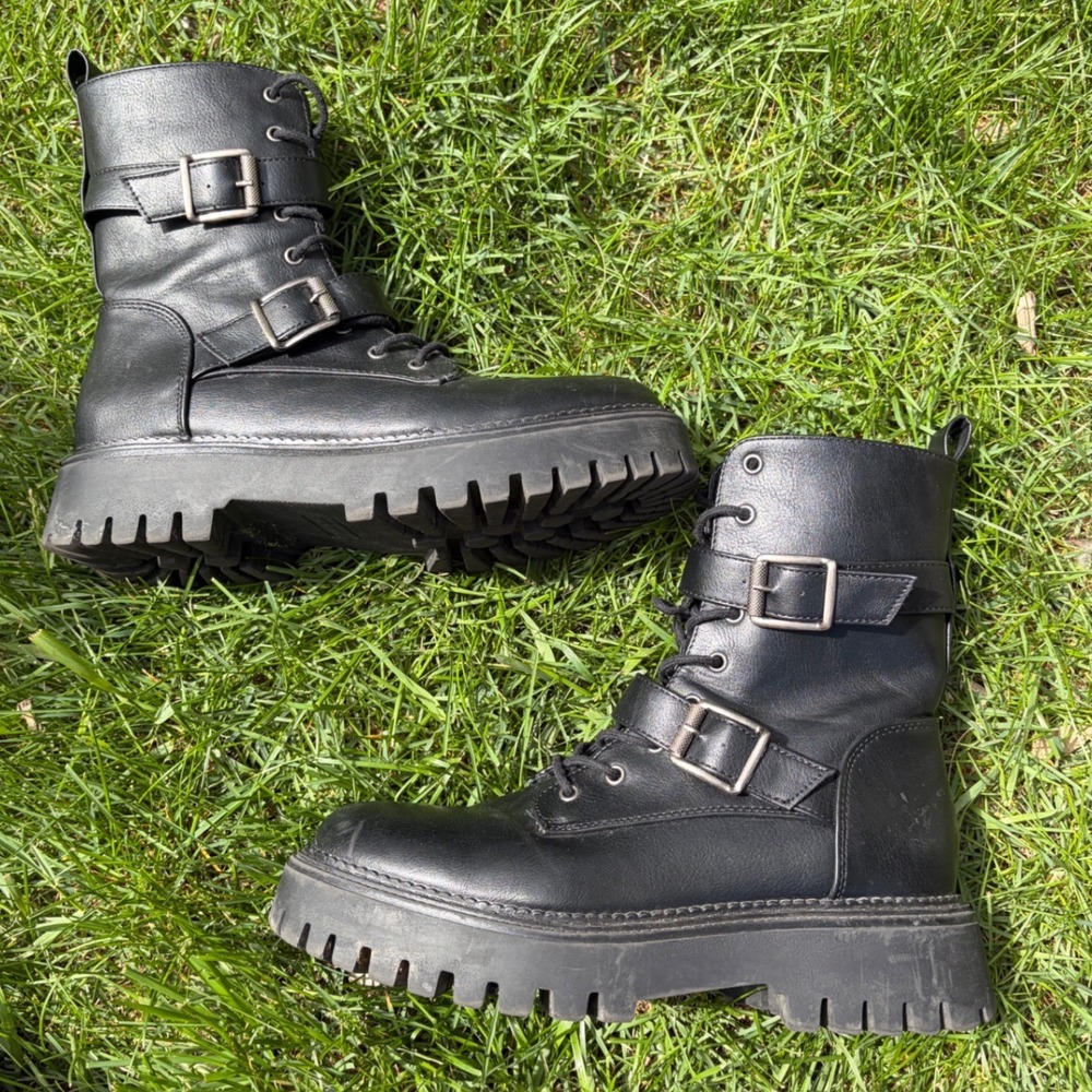 Sincerely Jules Peyton Black Combat Boots Buckle Strap Lug Sole Platform 9M